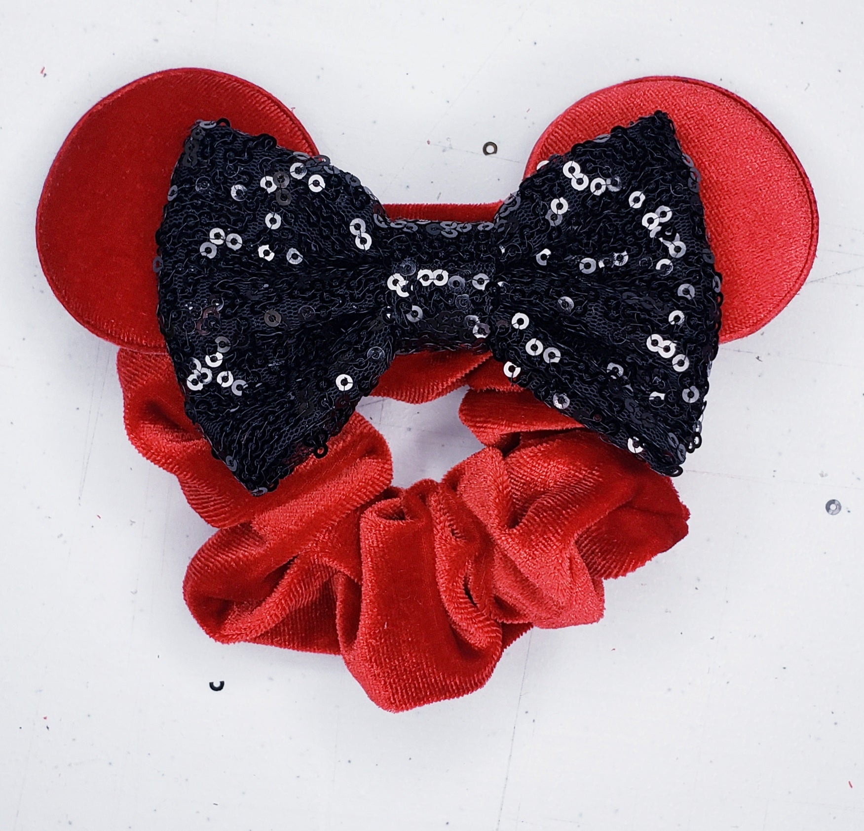 Red Velvet Minnie Scrunchie (Black Bow)